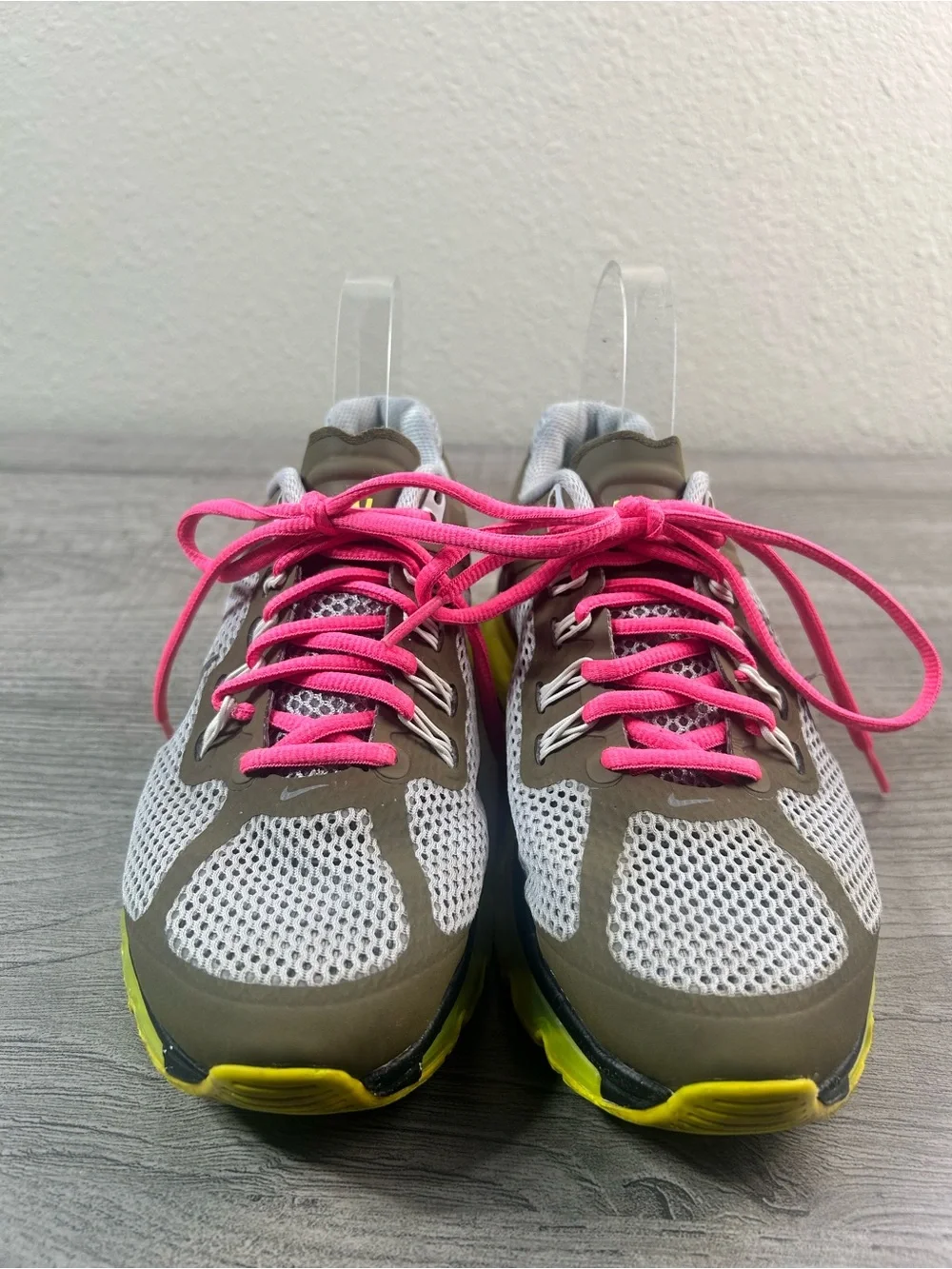 Nike Air Max 2013 Women’s Size 7.5 (24.5 cm)Shoes Olive Green Neon Pink Yellow